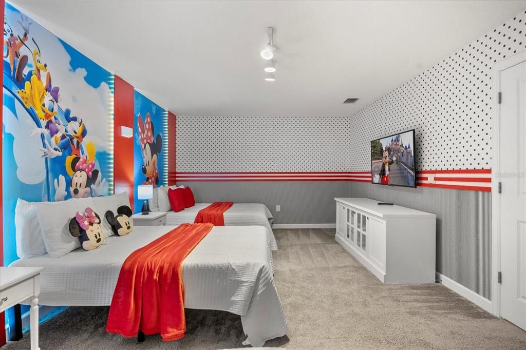 En Venta: $989,000 (9 camas, 5 baños, 4289 Pies cuadrados)