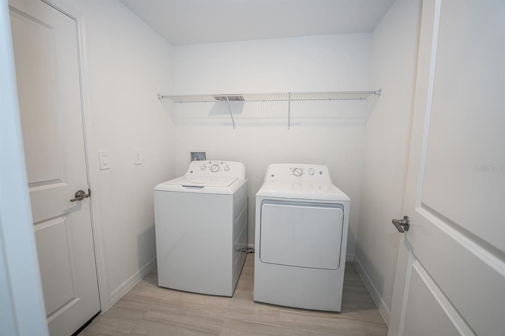 For Rent: $2,595 (4 beds, 2 baths, 1936 Square Feet)