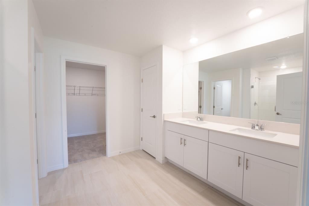 For Rent: $2,595 (4 beds, 2 baths, 1936 Square Feet)