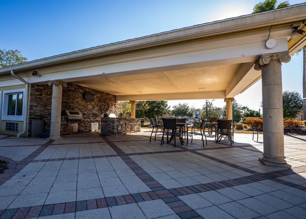 For Rent: $2,595 (4 beds, 2 baths, 1936 Square Feet)