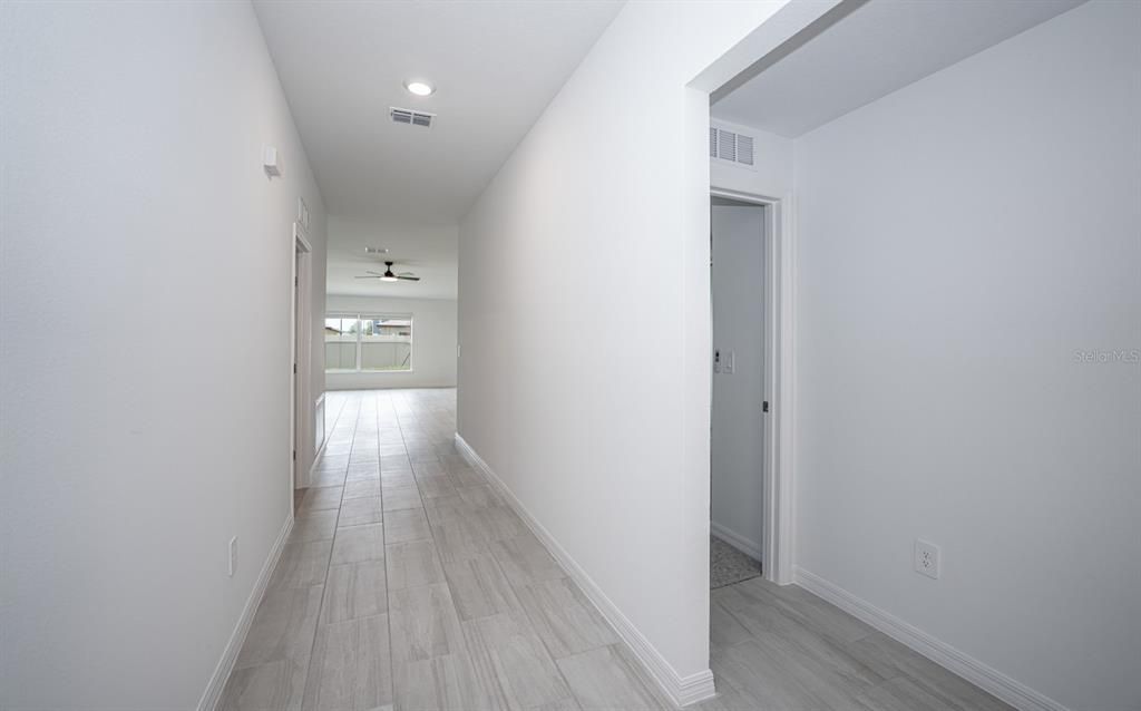 For Rent: $2,595 (4 beds, 2 baths, 1936 Square Feet)