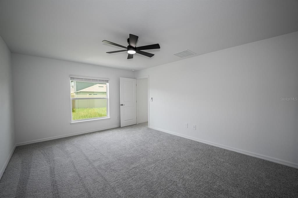 For Rent: $2,595 (4 beds, 2 baths, 1936 Square Feet)