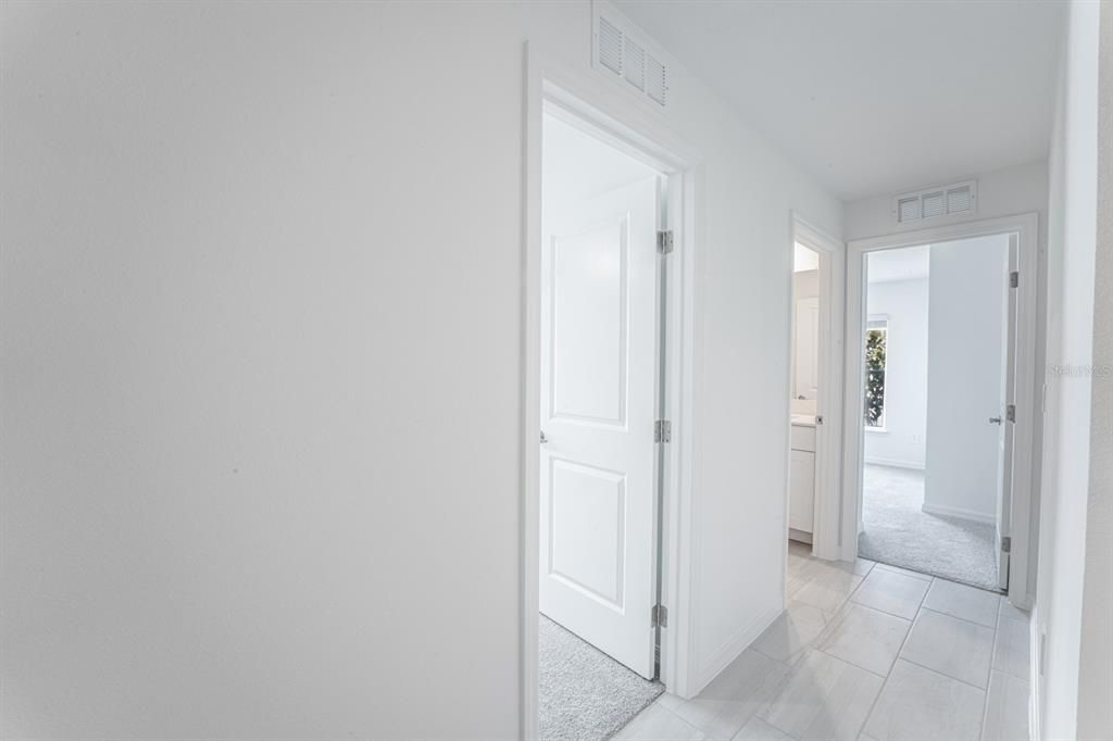 For Rent: $2,595 (4 beds, 2 baths, 1936 Square Feet)