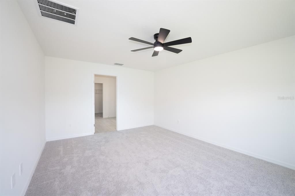 For Rent: $2,595 (4 beds, 2 baths, 1936 Square Feet)