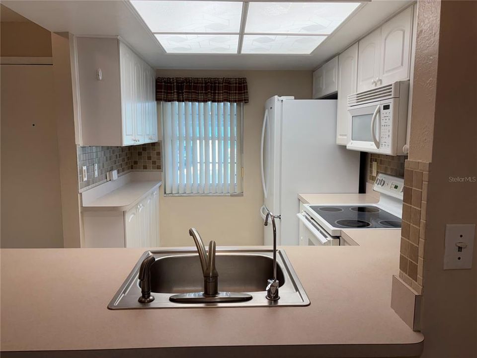 На продажу: $179,000 (2 спален, 2 ванн, 935 Квадратных фут)