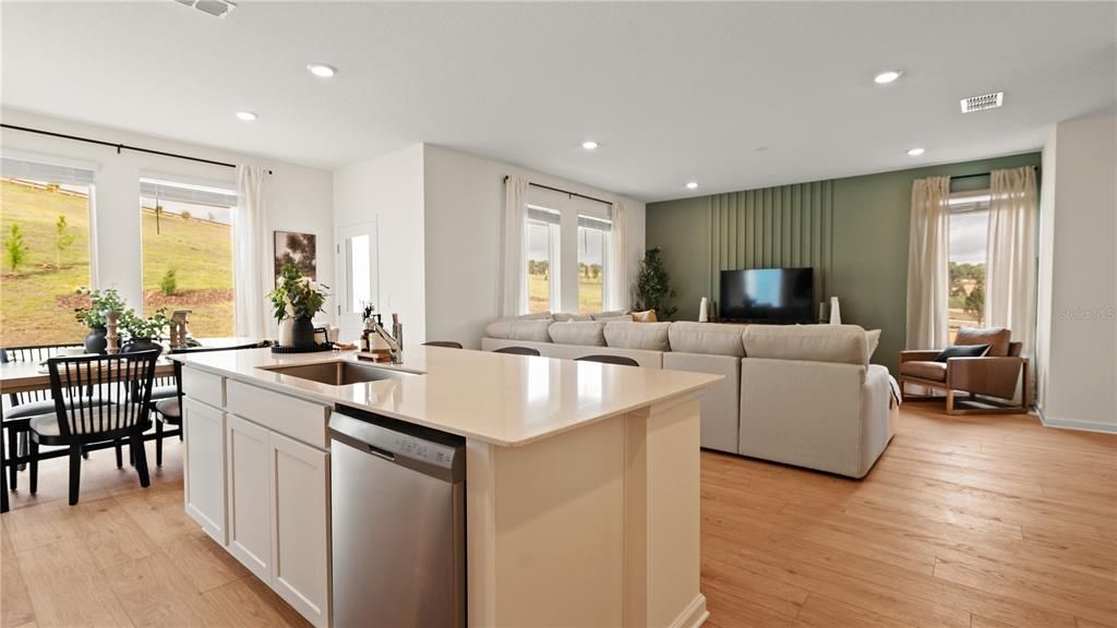 En Venta: $472,990 (4 camas, 2 baños, 2081 Pies cuadrados)