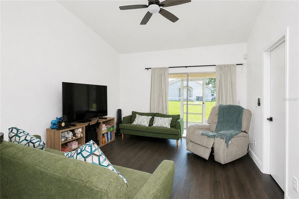 En Venta: $289,999 (3 camas, 2 baños, 1163 Pies cuadrados)