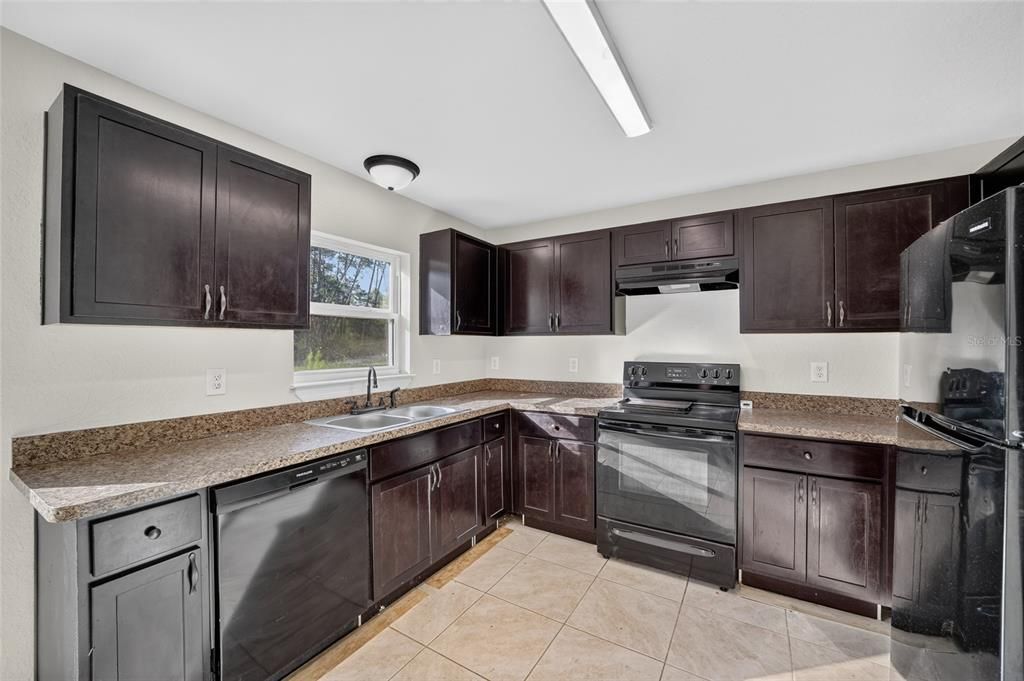 На продажу: $249,000 (3 спален, 2 ванн, 1331 Квадратных фут)