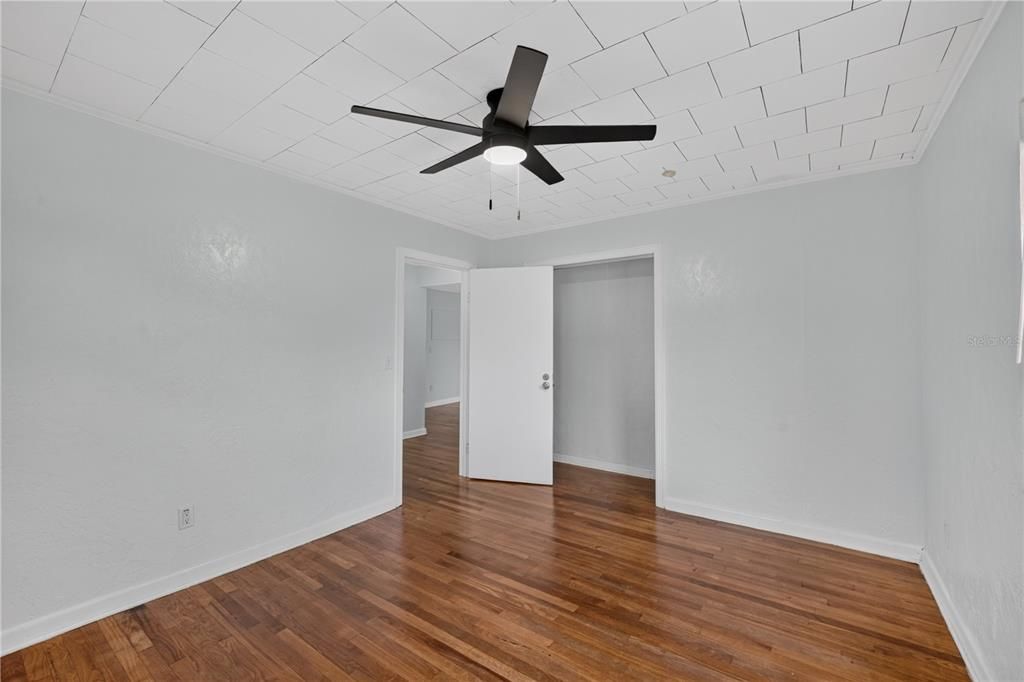 For Sale: $224,900 (2 beds, 1 baths, 932 Square Feet)
