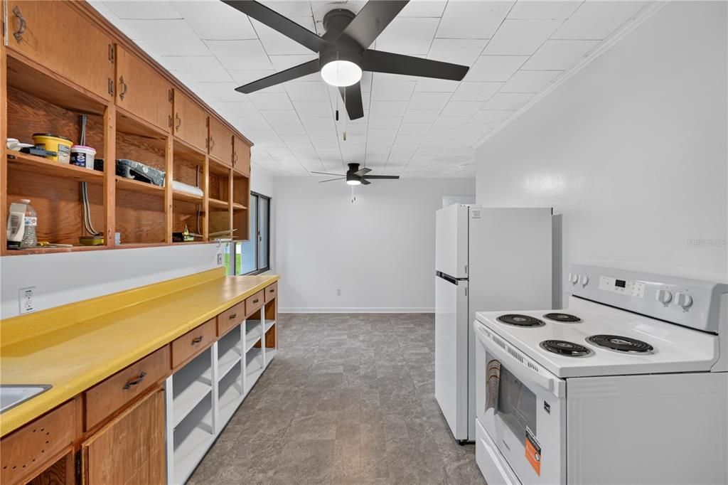 For Sale: $224,900 (2 beds, 1 baths, 932 Square Feet)
