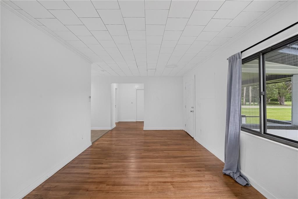 For Sale: $224,900 (2 beds, 1 baths, 932 Square Feet)