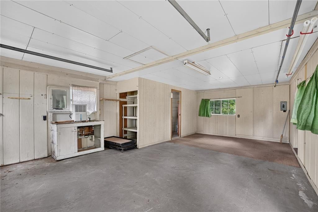 For Sale: $224,900 (2 beds, 1 baths, 932 Square Feet)