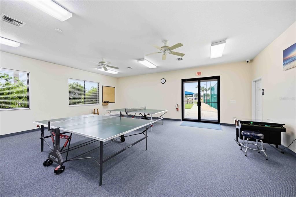 合同活跃: $134,000 (2 贝兹, 2 浴室, 919 平方英尺)