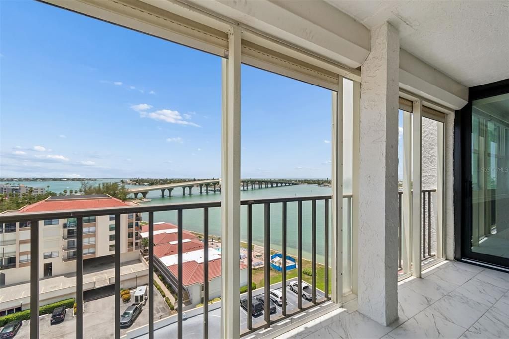 Под контрактом: $549,000 (2 спален, 2 ванн, 1140 Квадратных фут)