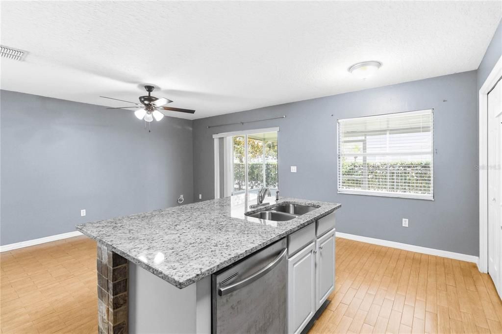 En Venta: $360,000 (3 camas, 2 baños, 1872 Pies cuadrados)