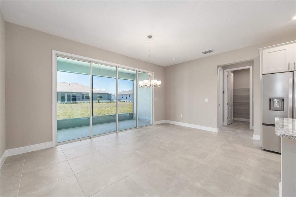 En Venta: $559,820 (3 camas, 3 baños, 2211 Pies cuadrados)
