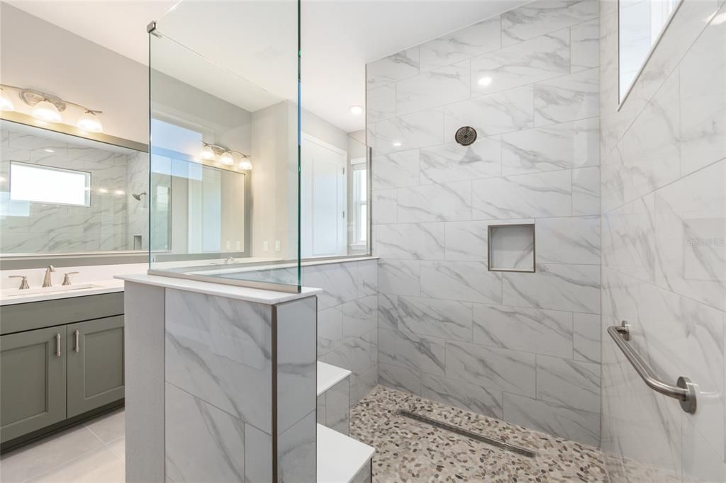 En Venta: $559,820 (3 camas, 3 baños, 2211 Pies cuadrados)