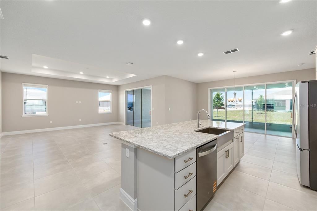 En Venta: $559,820 (3 camas, 3 baños, 2211 Pies cuadrados)