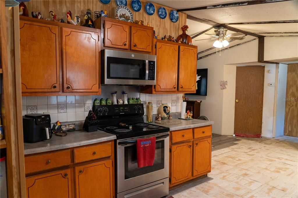 На продажу: $137,000 (2 спален, 2 ванн, 1056 Квадратных фут)
