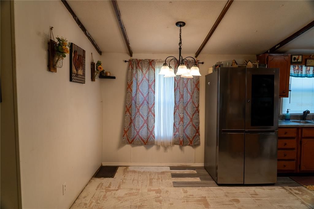 На продажу: $137,000 (2 спален, 2 ванн, 1056 Квадратных фут)