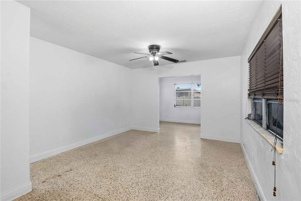For Sale: $350,000 (2 beds, 2 baths, 1100 Square Feet)