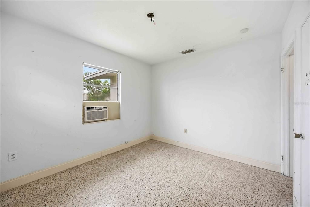 For Sale: $350,000 (2 beds, 2 baths, 1100 Square Feet)