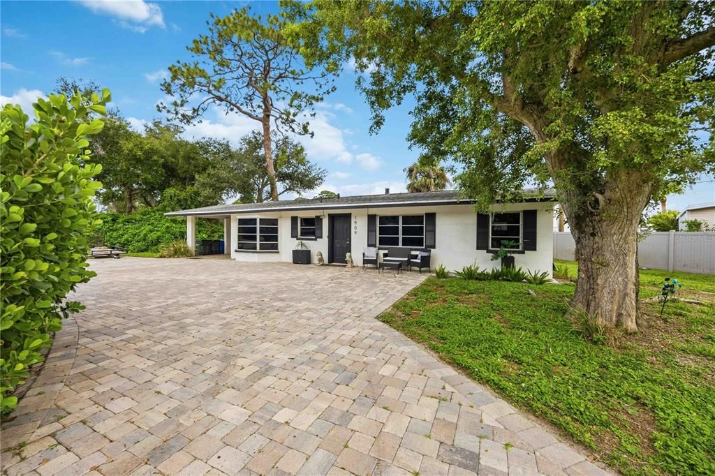 For Sale: $350,000 (2 beds, 2 baths, 1100 Square Feet)