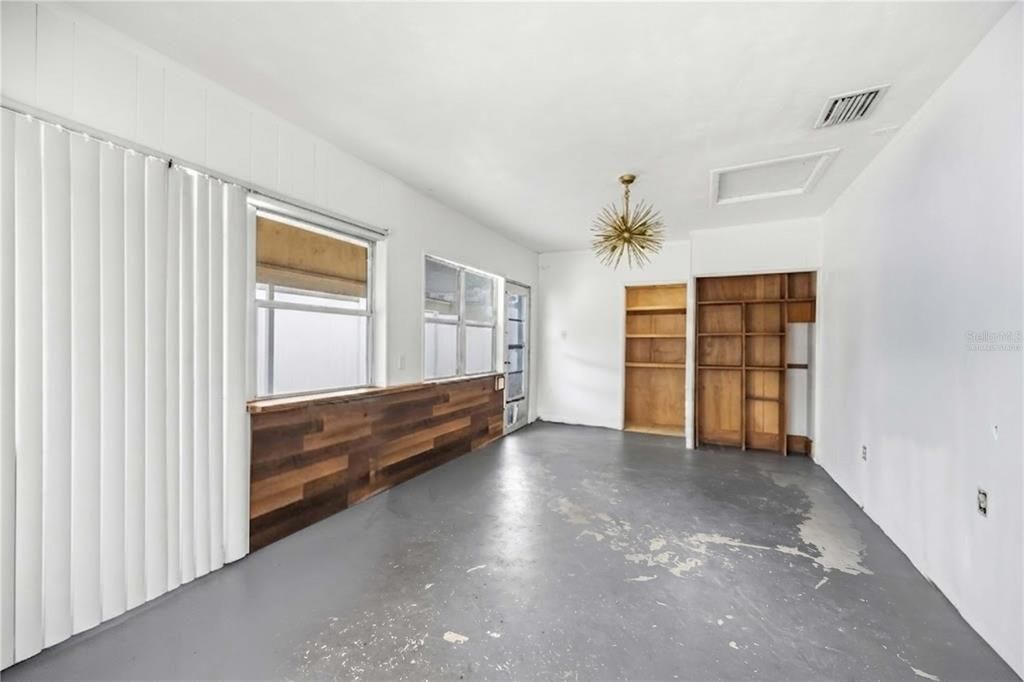 For Sale: $350,000 (2 beds, 2 baths, 1100 Square Feet)