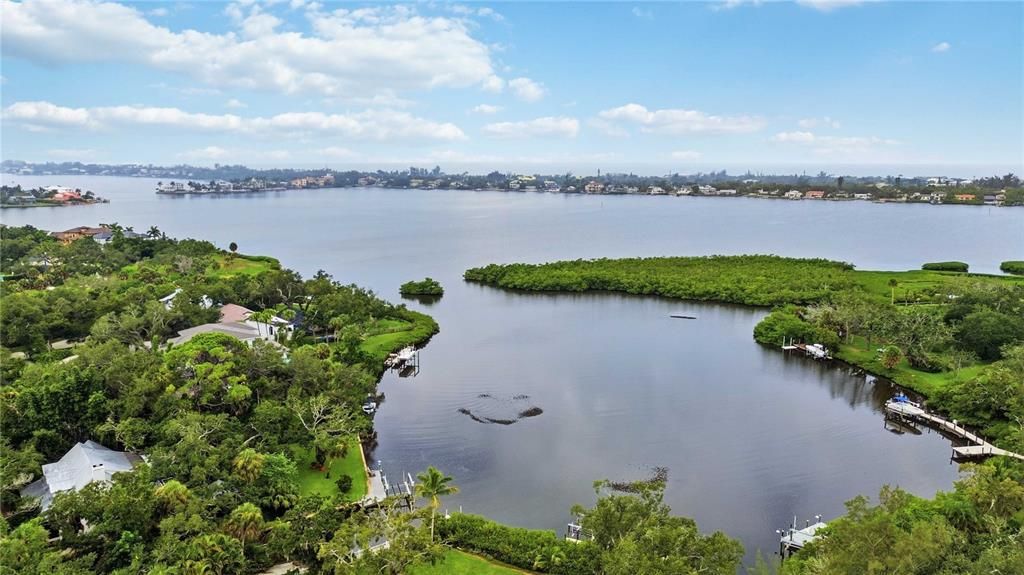 For Sale: $350,000 (2 beds, 2 baths, 1100 Square Feet)