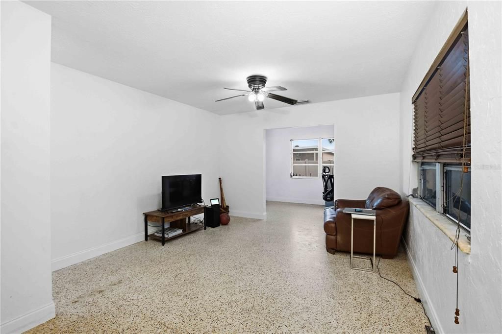 For Sale: $350,000 (2 beds, 2 baths, 1100 Square Feet)