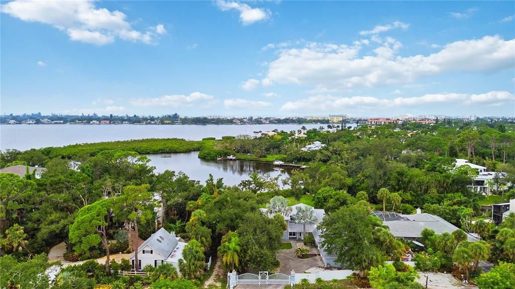 For Sale: $350,000 (2 beds, 2 baths, 1100 Square Feet)