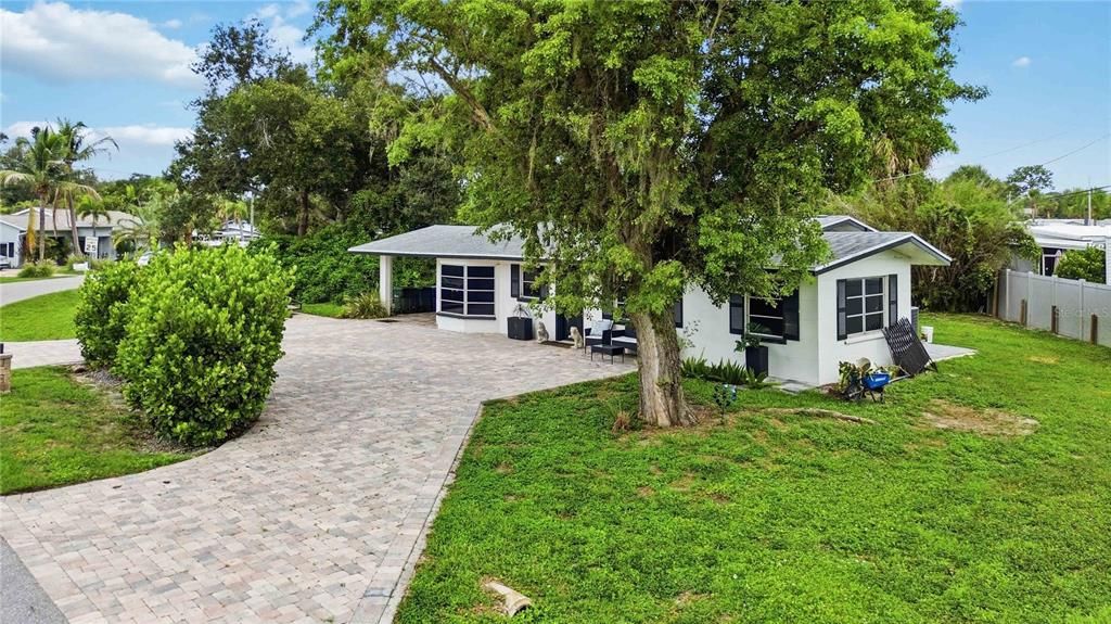 For Sale: $350,000 (2 beds, 2 baths, 1100 Square Feet)