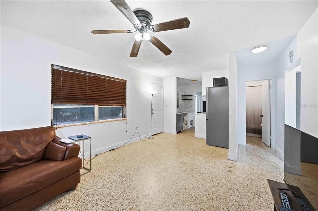 For Sale: $350,000 (2 beds, 2 baths, 1100 Square Feet)