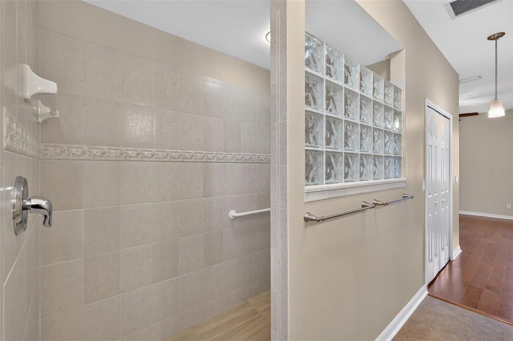 На продажу: $325,000 (3 спален, 2 ванн, 1949 Квадратных фут)