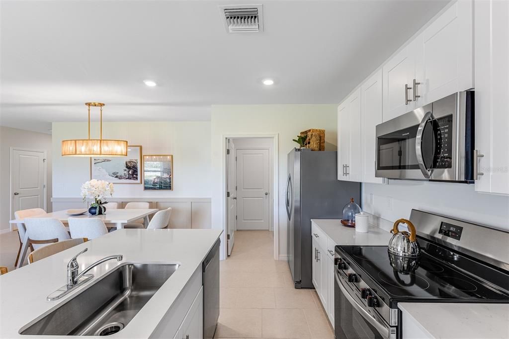 For Sale: $289,499 (5 beds, 2 baths, 2112 Square Feet)