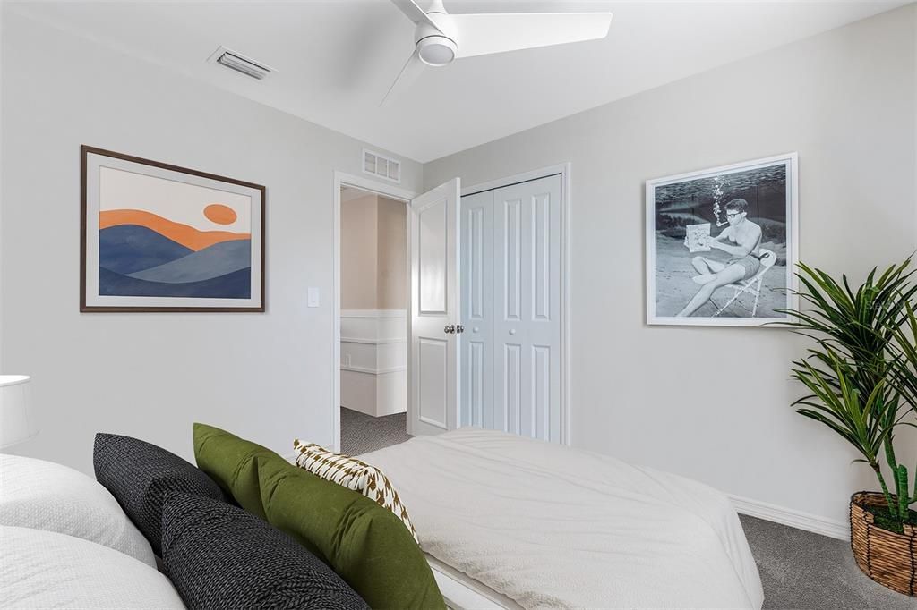For Sale: $289,499 (5 beds, 2 baths, 2112 Square Feet)