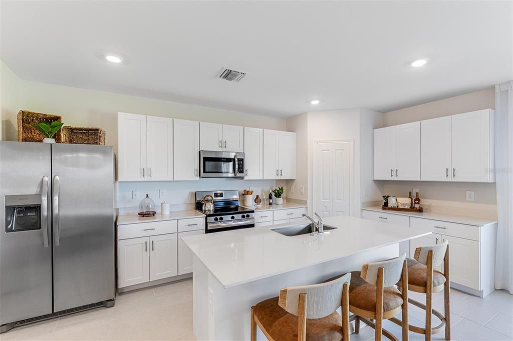 For Sale: $289,499 (5 beds, 2 baths, 2112 Square Feet)
