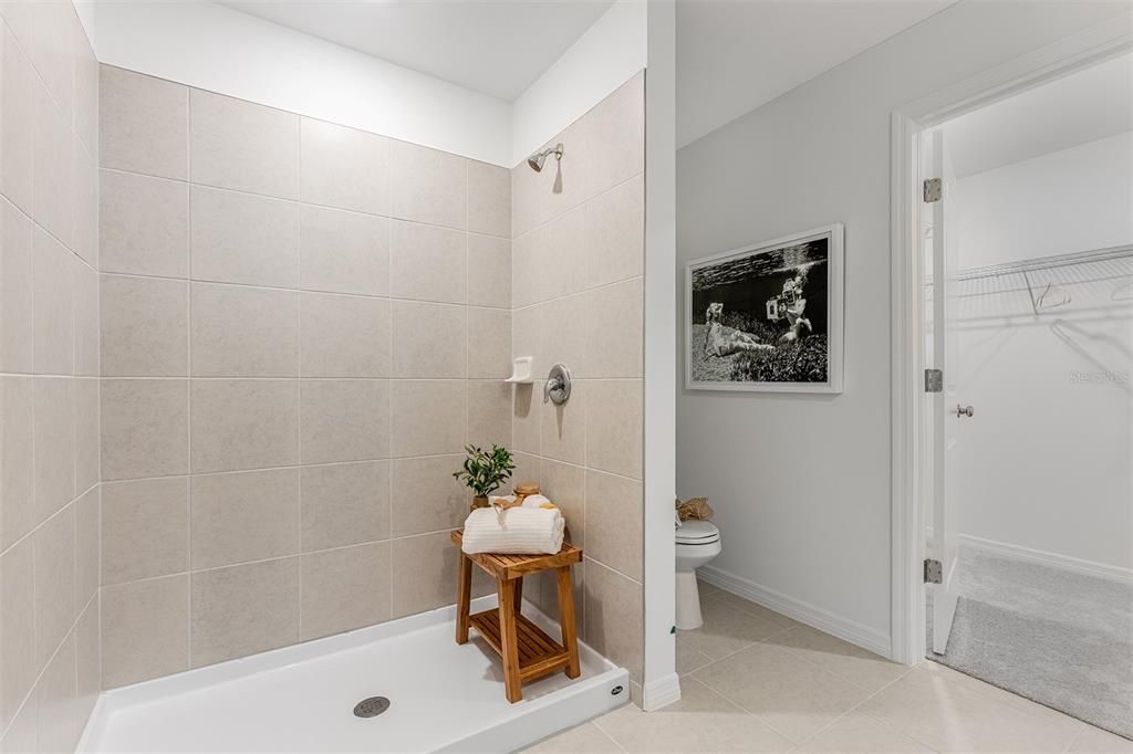 For Sale: $289,499 (5 beds, 2 baths, 2112 Square Feet)