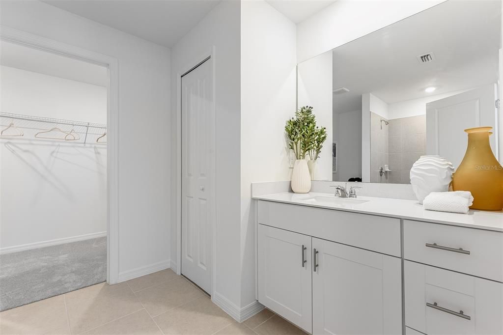 For Sale: $289,499 (5 beds, 2 baths, 2112 Square Feet)
