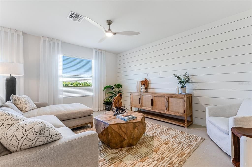 For Sale: $289,499 (5 beds, 2 baths, 2112 Square Feet)