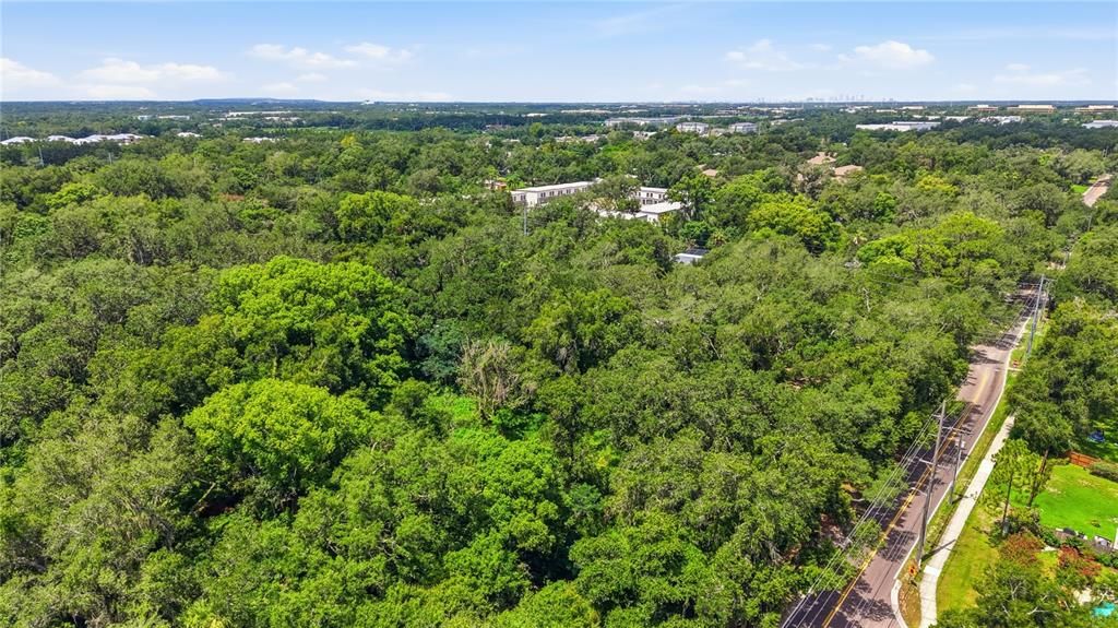 На продажу: $950,000 (2.79 acres)