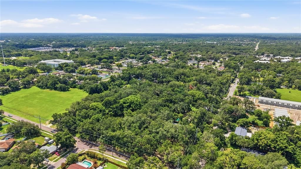 На продажу: $950,000 (2.79 acres)