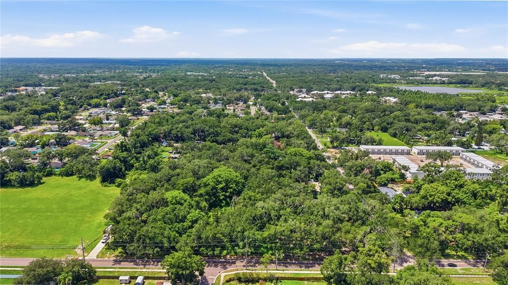 На продажу: $950,000 (2.79 acres)
