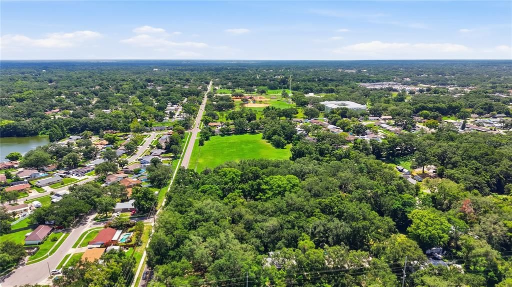 На продажу: $950,000 (2.79 acres)