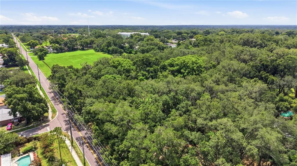 На продажу: $950,000 (2.79 acres)