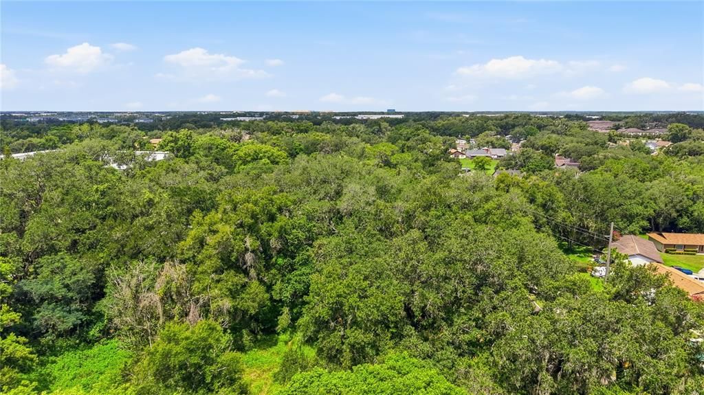 На продажу: $950,000 (2.79 acres)