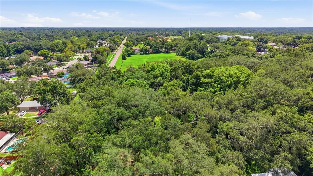 На продажу: $950,000 (2.79 acres)