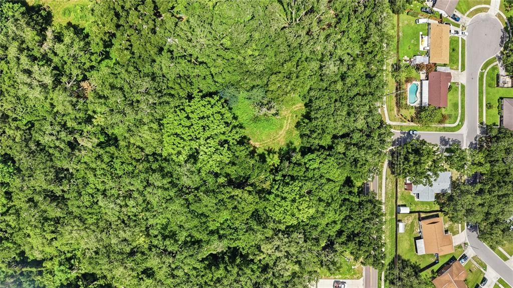 На продажу: $950,000 (2.79 acres)