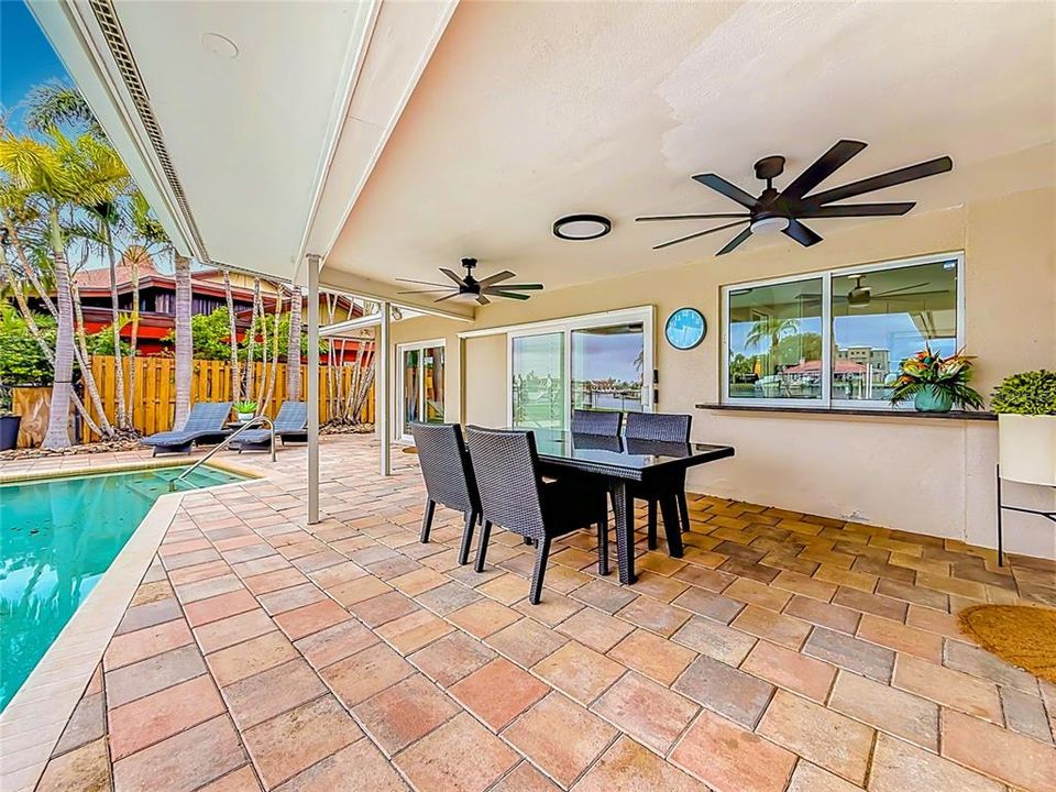 En Venta: $1,400,000 (4 camas, 3 baños, 1977 Pies cuadrados)