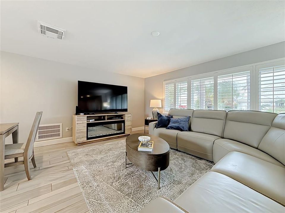 : $1,400,000 (4 beds, 3 baths, 1977 Square Feet)